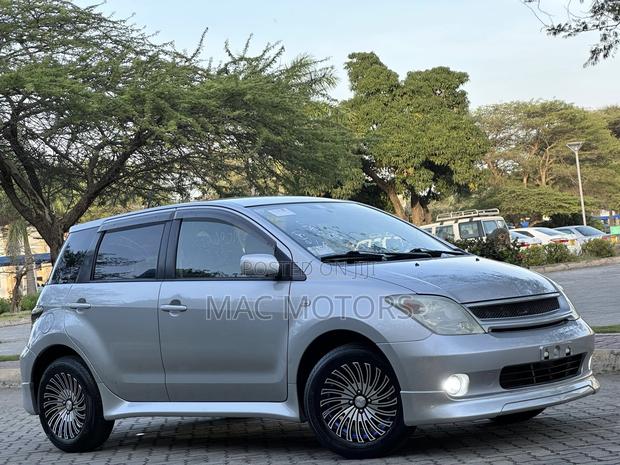 Toyota IST 2003 Silver