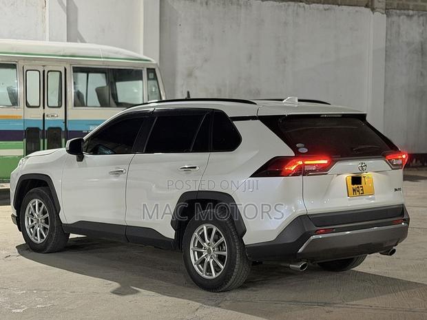 Toyota RAV4 2019 White
