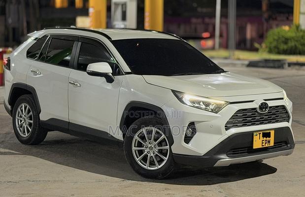 Toyota RAV4 2019 White