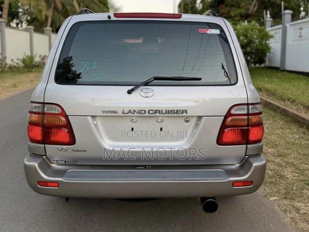 Toyota Land Cruiser HDJ 100 2002 Silver
