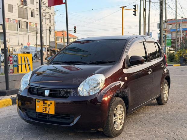 Toyota Passo 1.0 AWD 2013 Maroon
