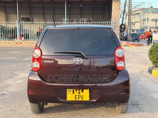 Toyota Passo 1.0 AWD 2013 Maroon