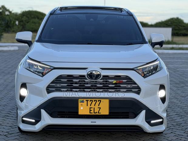 Toyota RAV4 2021 White