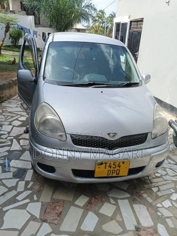 Toyota Fun Cargo 2004 Silver