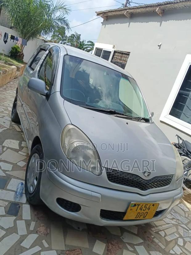 Toyota Fun Cargo 2004 Silver