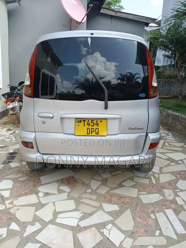 Toyota Fun Cargo 2004 Silver