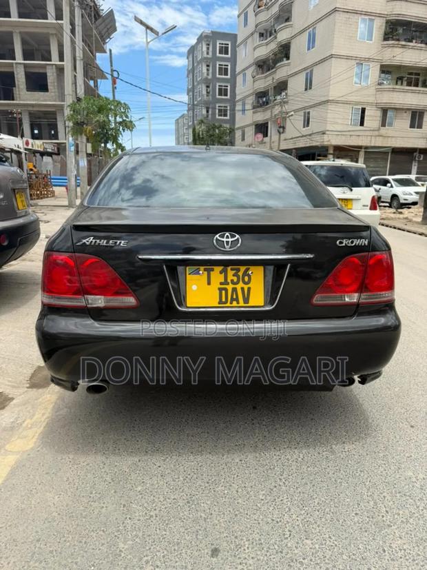 Toyota Crown 2006 Black