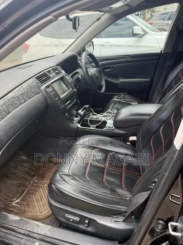 Toyota Crown 2006 Black