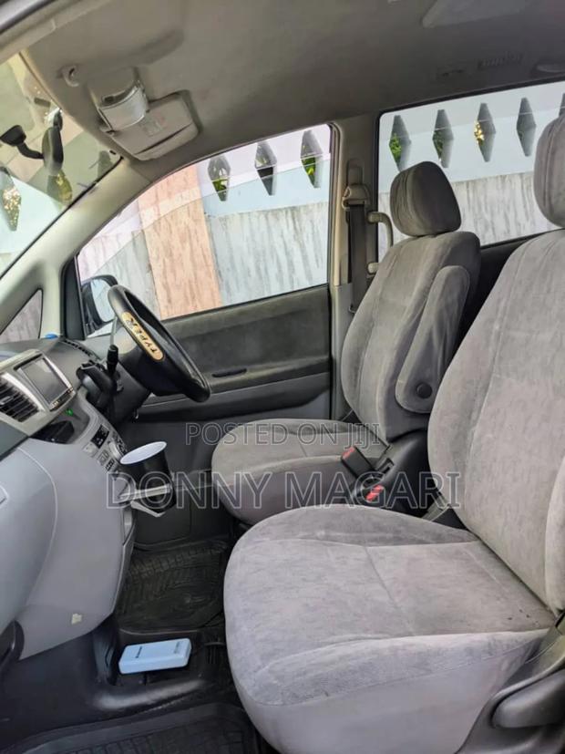 Toyota Noah 2.0 AWD (8 Seater) 2005 Black