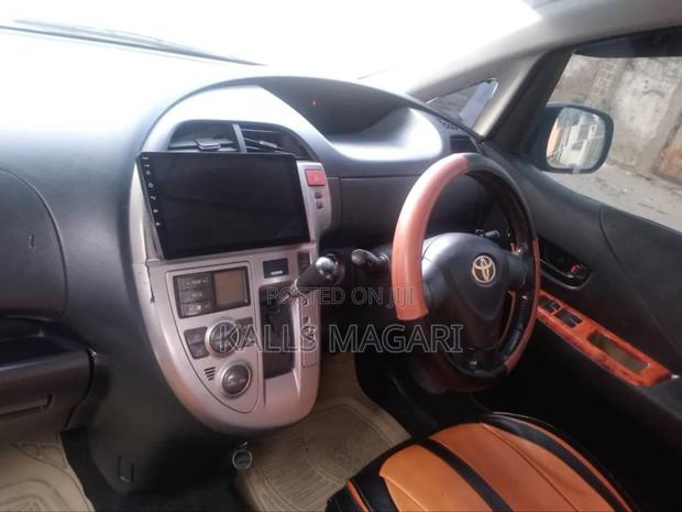 Toyota Ractis 2005 Gray