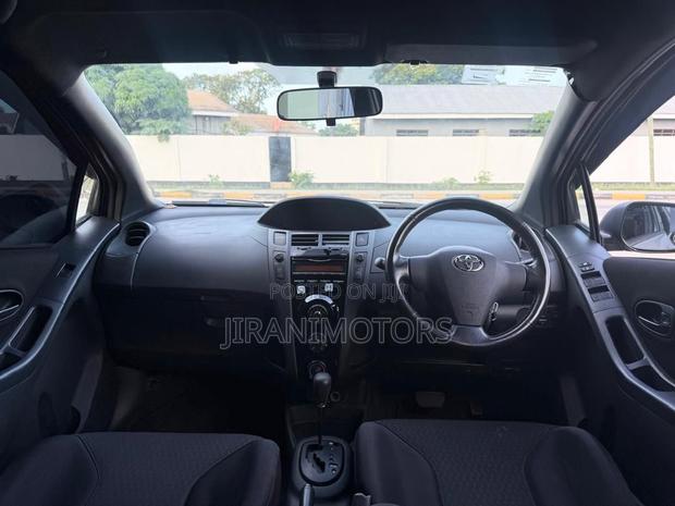 Toyota Vitz 1.3 FWD 5dr 2003 Silver