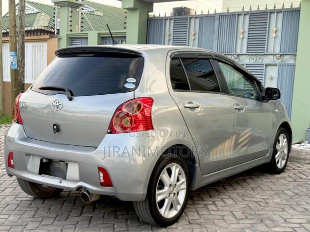 Toyota Vitz 1.3 FWD 5dr 2003 Silver