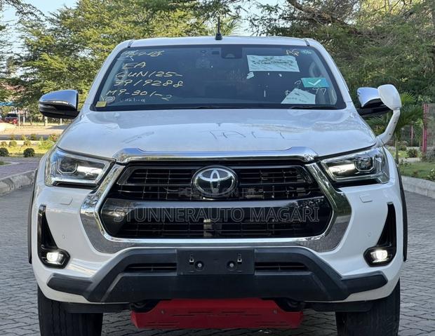 Toyota Hilux 2020 White