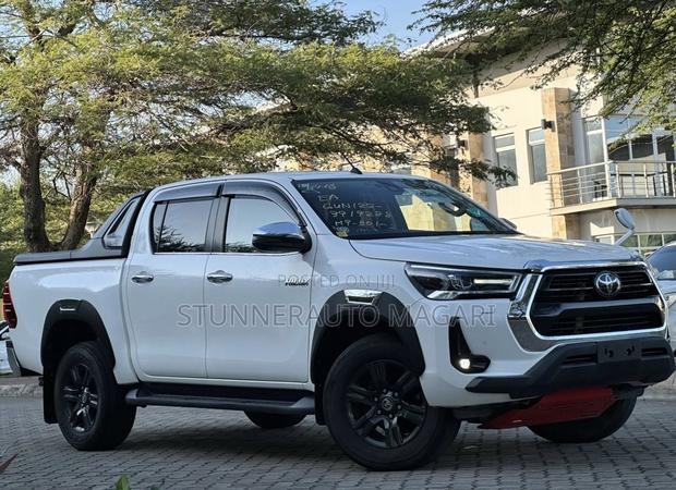 Toyota Hilux 2020 White