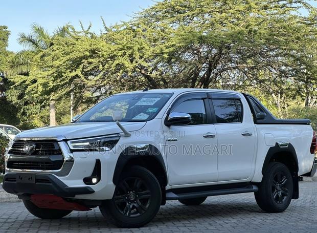 Toyota Hilux 2020 White