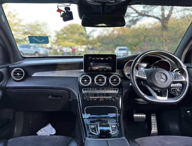 Mercedes-Benz E200 2016 Black