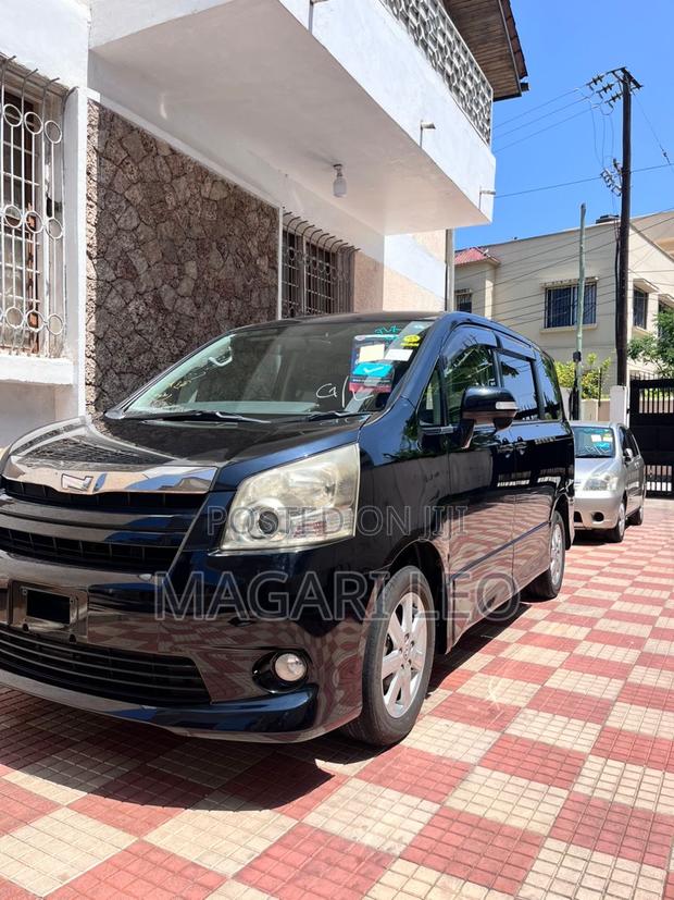 Toyota Noah 2009 Black