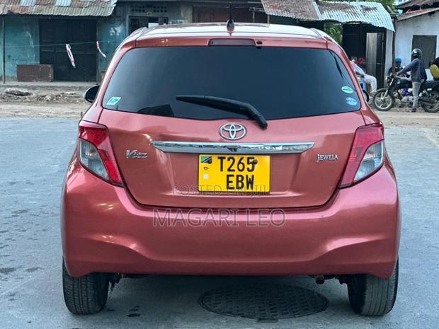 Toyota Vitz 2012 Orange