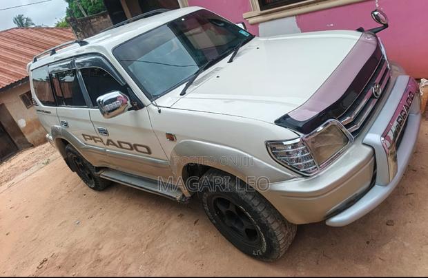 Toyota Land Cruiser 2003 White