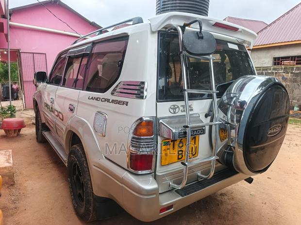 Toyota Land Cruiser 2003 White