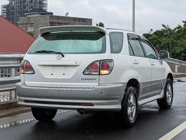 Toyota Harrier 2.2 16V 2000 White