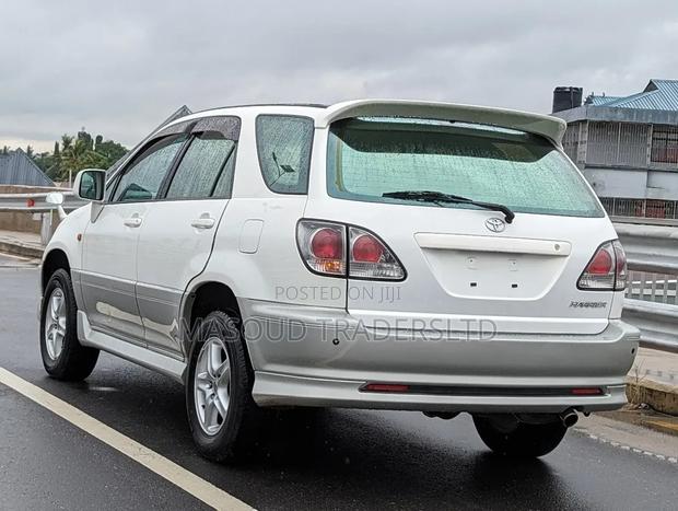 Toyota Harrier 2.2 16V 2000 White