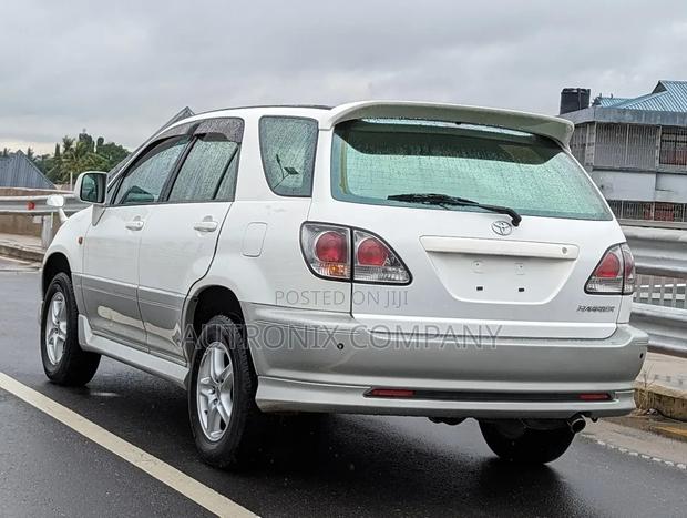 Toyota Harrier 2.2 16V 2000 White