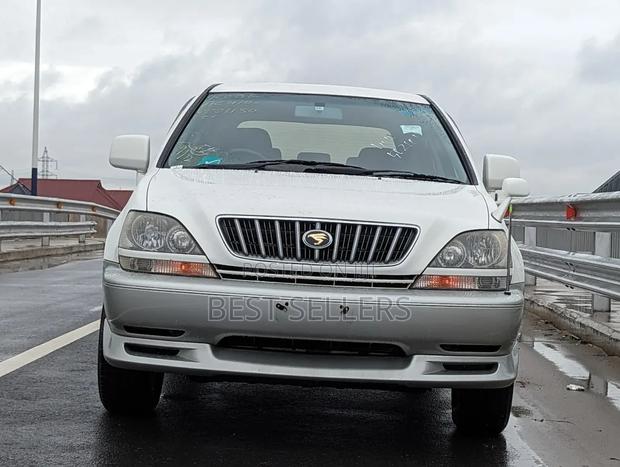 Toyota Harrier 2.2 16V 2000 White