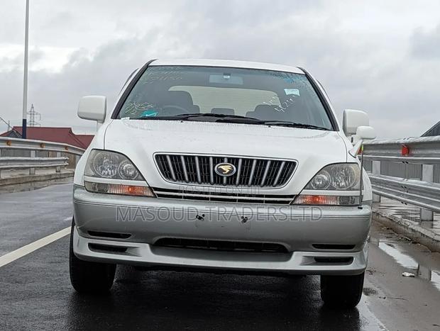Toyota Harrier 2.2 16V 2000 White