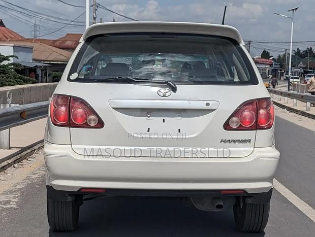 Toyota Harrier 1999 White