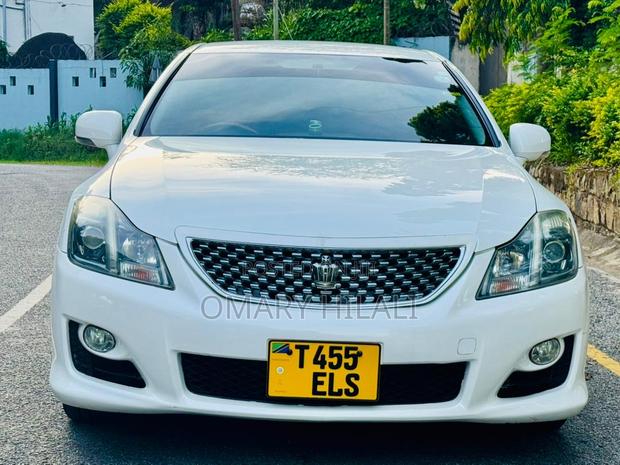 Toyota Crown 2009 White