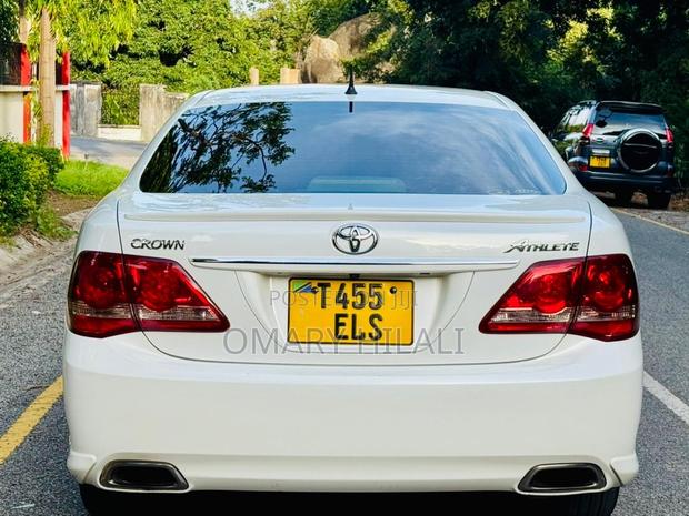 Toyota Crown 2009 White