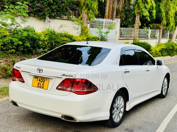 Toyota Crown 2009 White