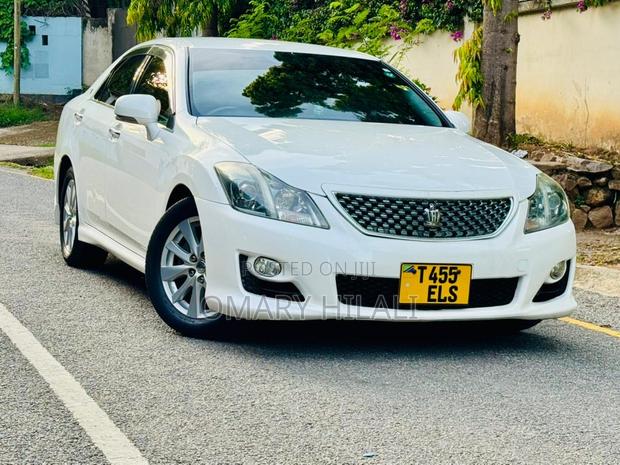 Toyota Crown 2009 White