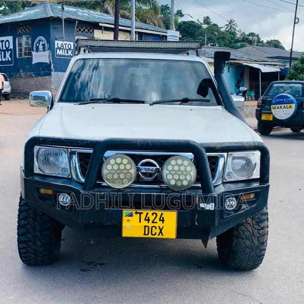 Nissan Patrol 2004 White