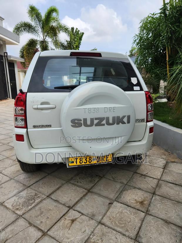 Suzuki Escudo 2009 White