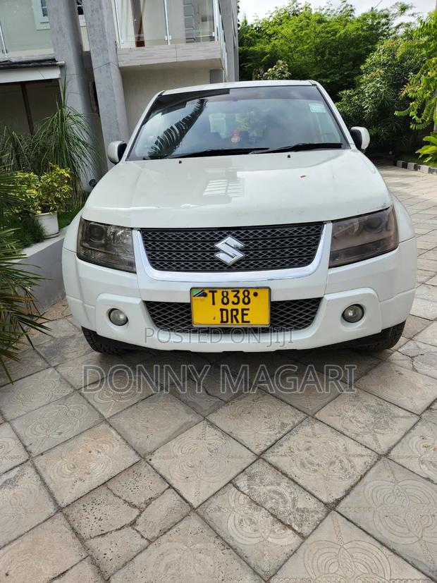 Suzuki Escudo 2009 White
