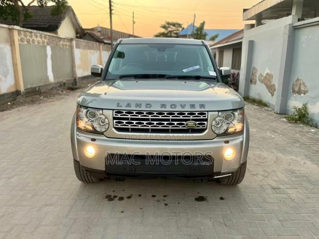 Land Rover Discovery 2010 Gold