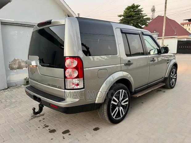 Land Rover Discovery 2010 Gold