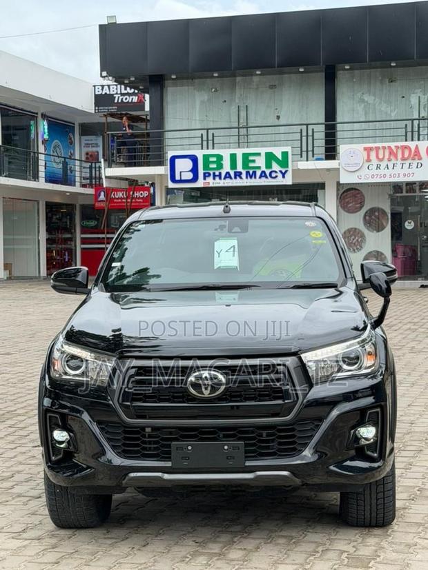 Toyota Hilux 2021 Black