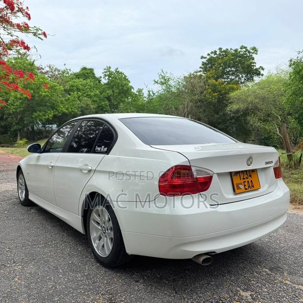 BMW 3 Series 320i RWD 2008 White