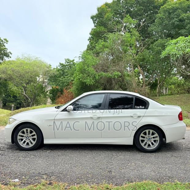 BMW 3 Series 320i RWD 2008 White