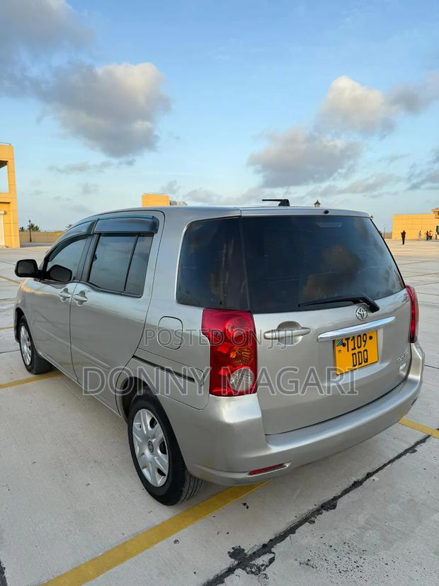Toyota Raum 2006 Silver