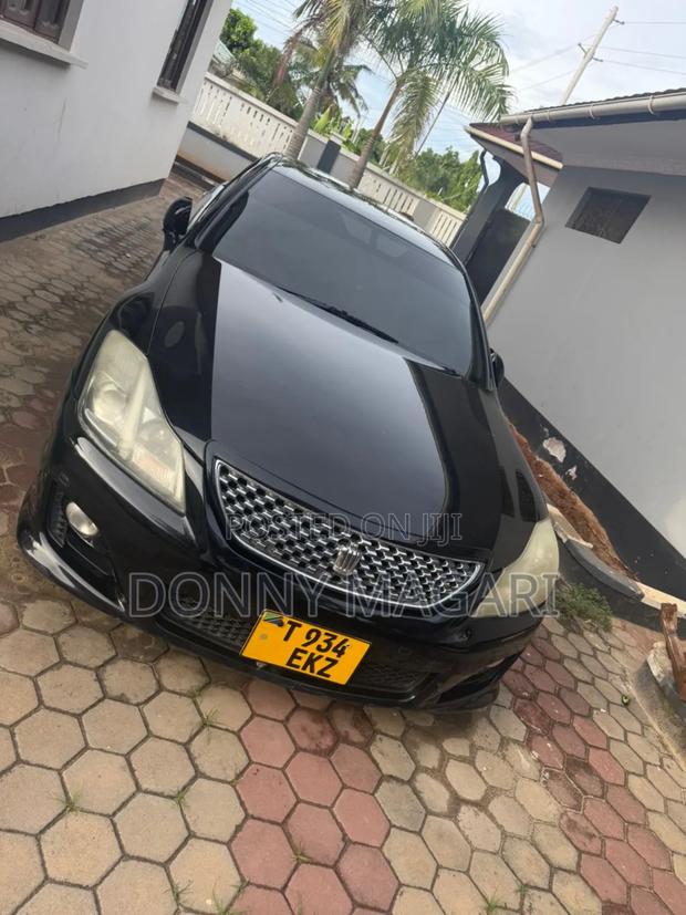 Toyota Crown 2010 Black