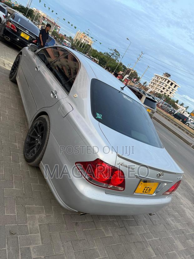 Toyota Crown 2006 Silver