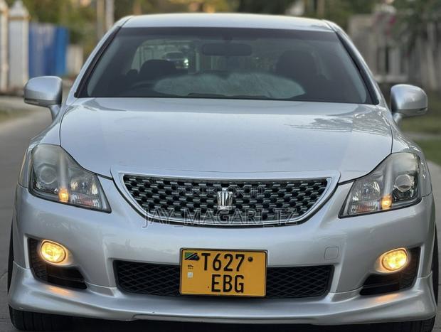 Toyota Crown 2010 Silver