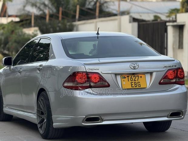Toyota Crown 2010 Silver