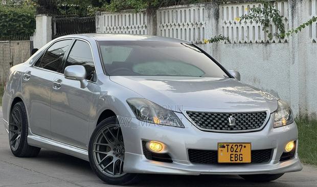 Toyota Crown 2010 Silver