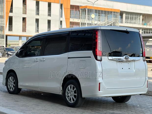 Toyota Noah 2016 White