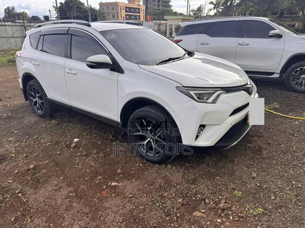 Toyota RAV4 2017 White
